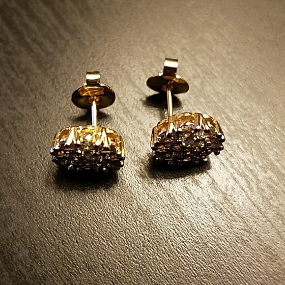 Stud Earrings w/ Swarovski Crystals - Picture 4 of 8